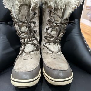 Helly Hanson women’s boots 7.5